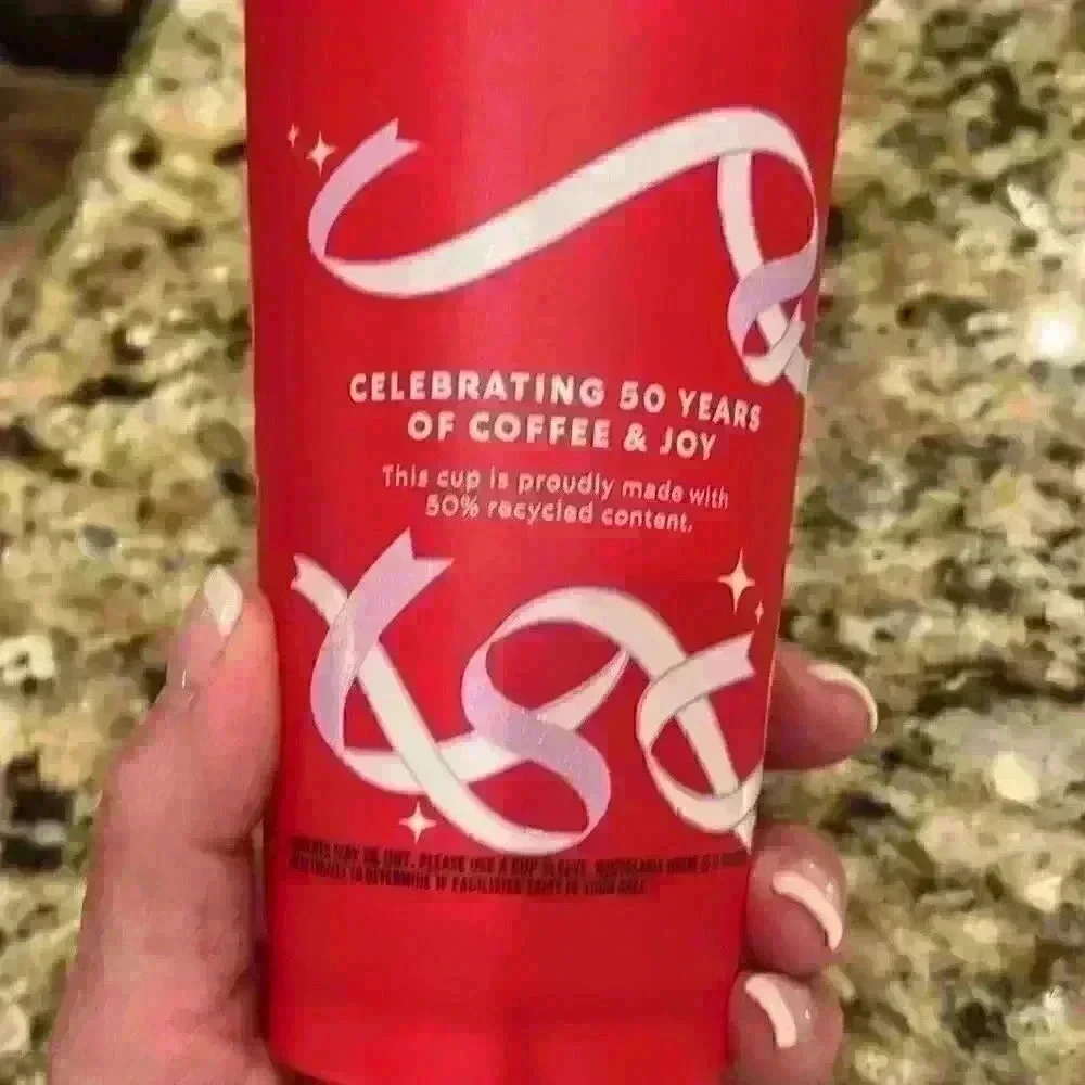 Starbucks cup Red - Picture 2 of 5